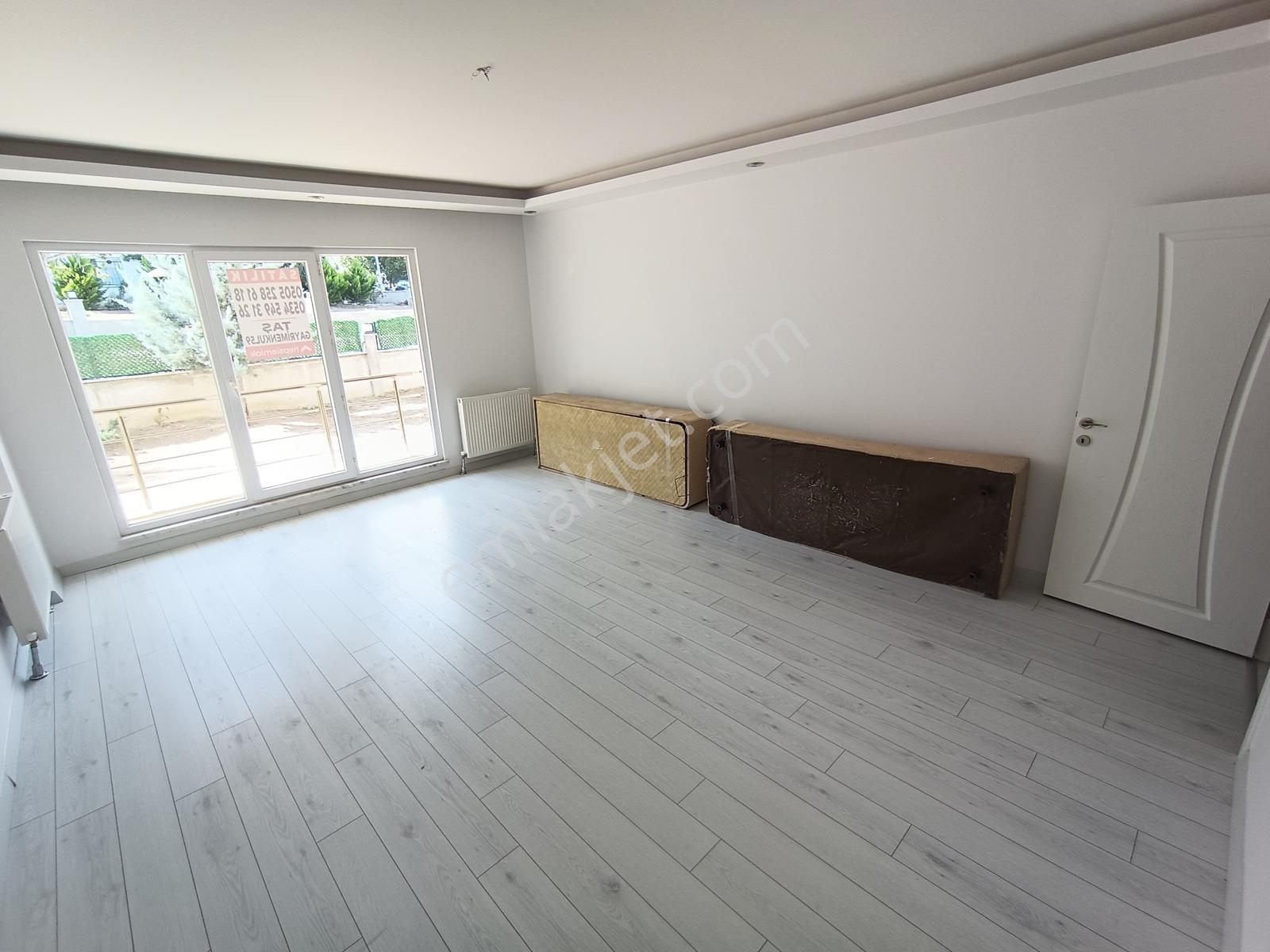 Altınova Mah. Satılık Site İçerisinde Ebeveyn Banyolu Geniş 2+1 — fotoğraf 8