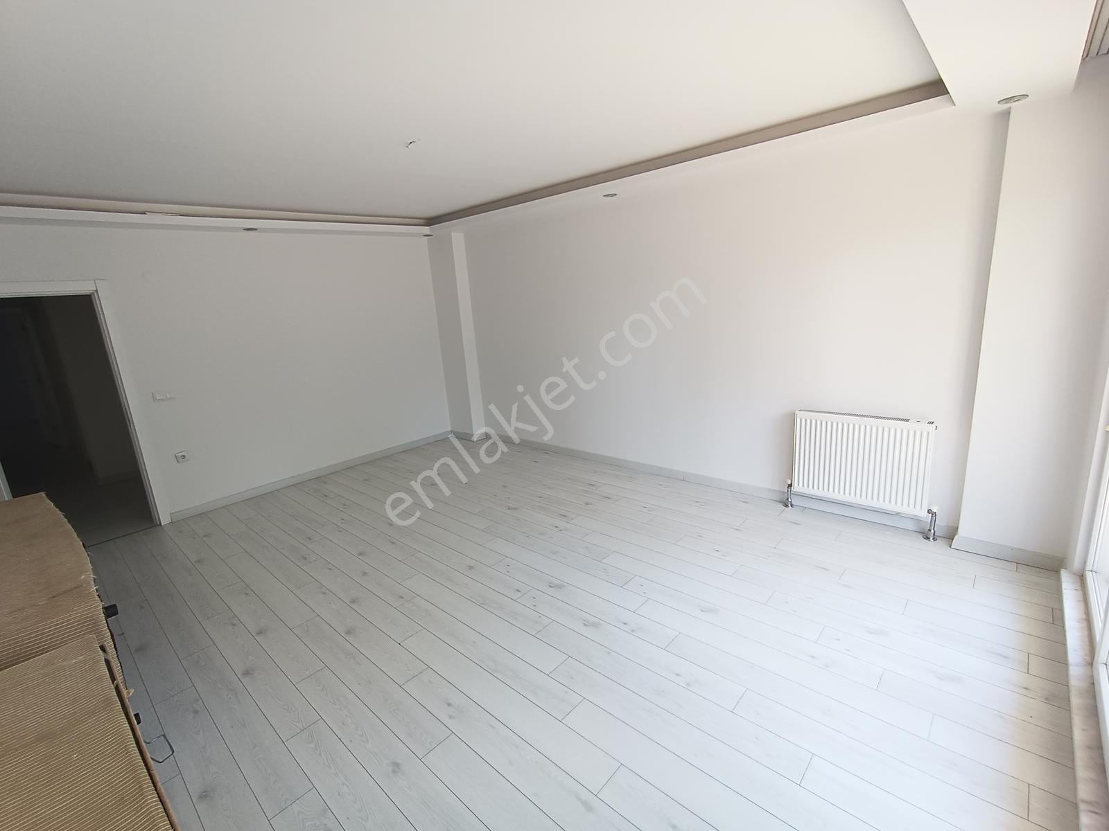 Altınova Mah. Satılık Site İçerisinde Ebeveyn Banyolu Geniş 2+1 — fotoğraf 10