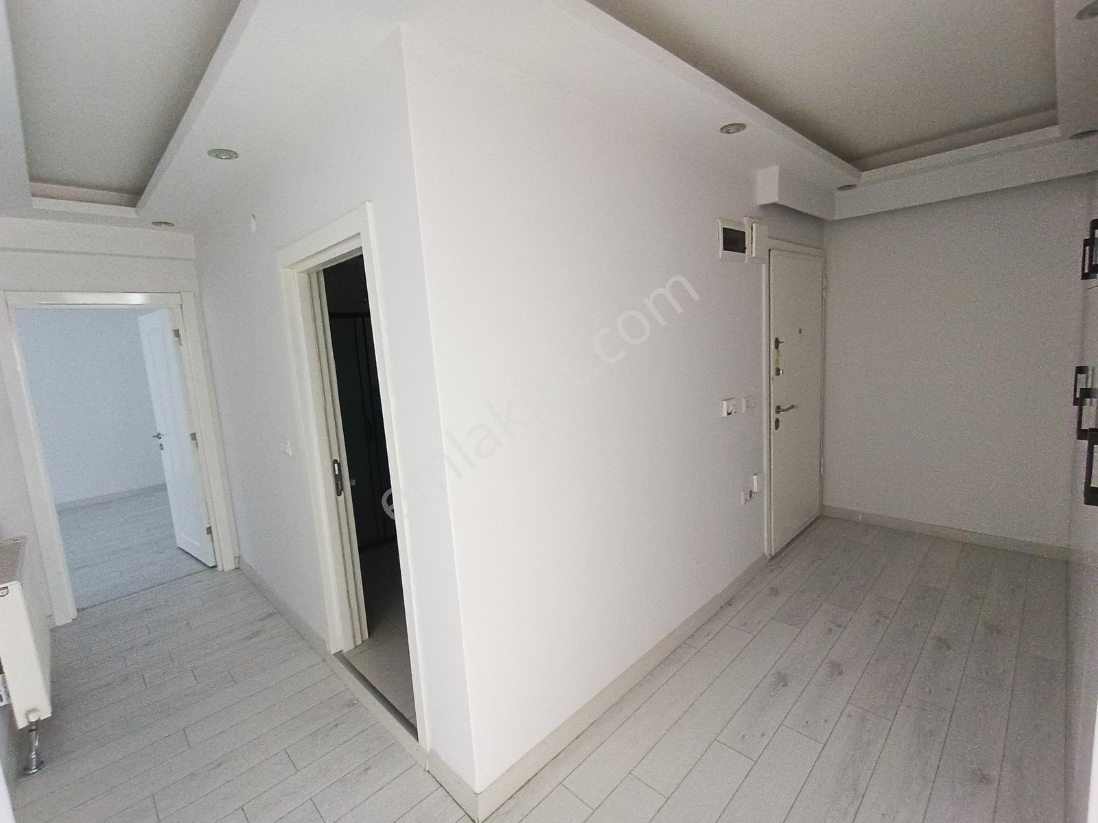 Altınova Mah. Satılık Site İçerisinde Ebeveyn Banyolu Geniş 2+1 — fotoğraf 11