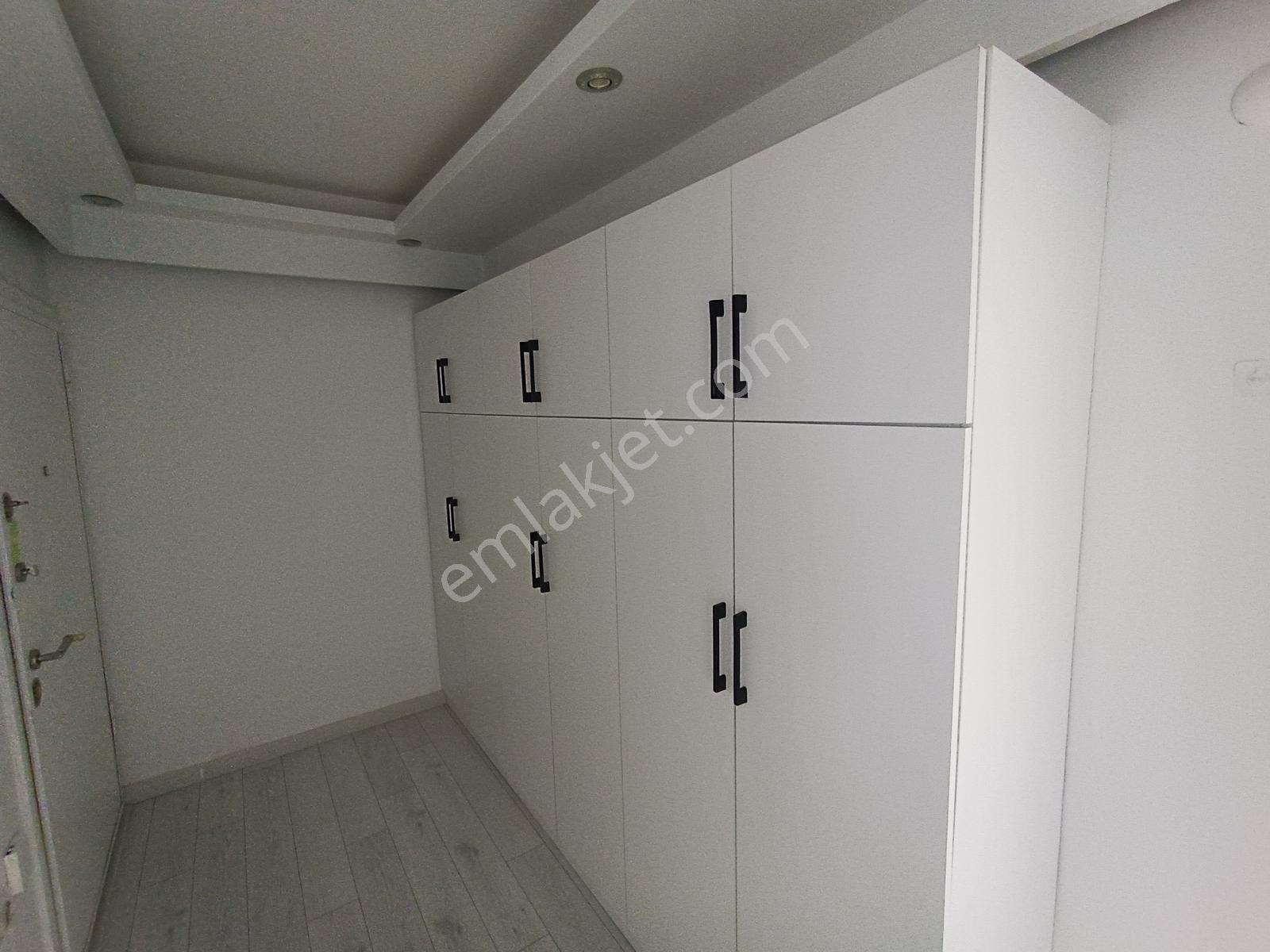 Altınova Mah. Satılık Site İçerisinde Ebeveyn Banyolu Geniş 2+1 — fotoğraf 13