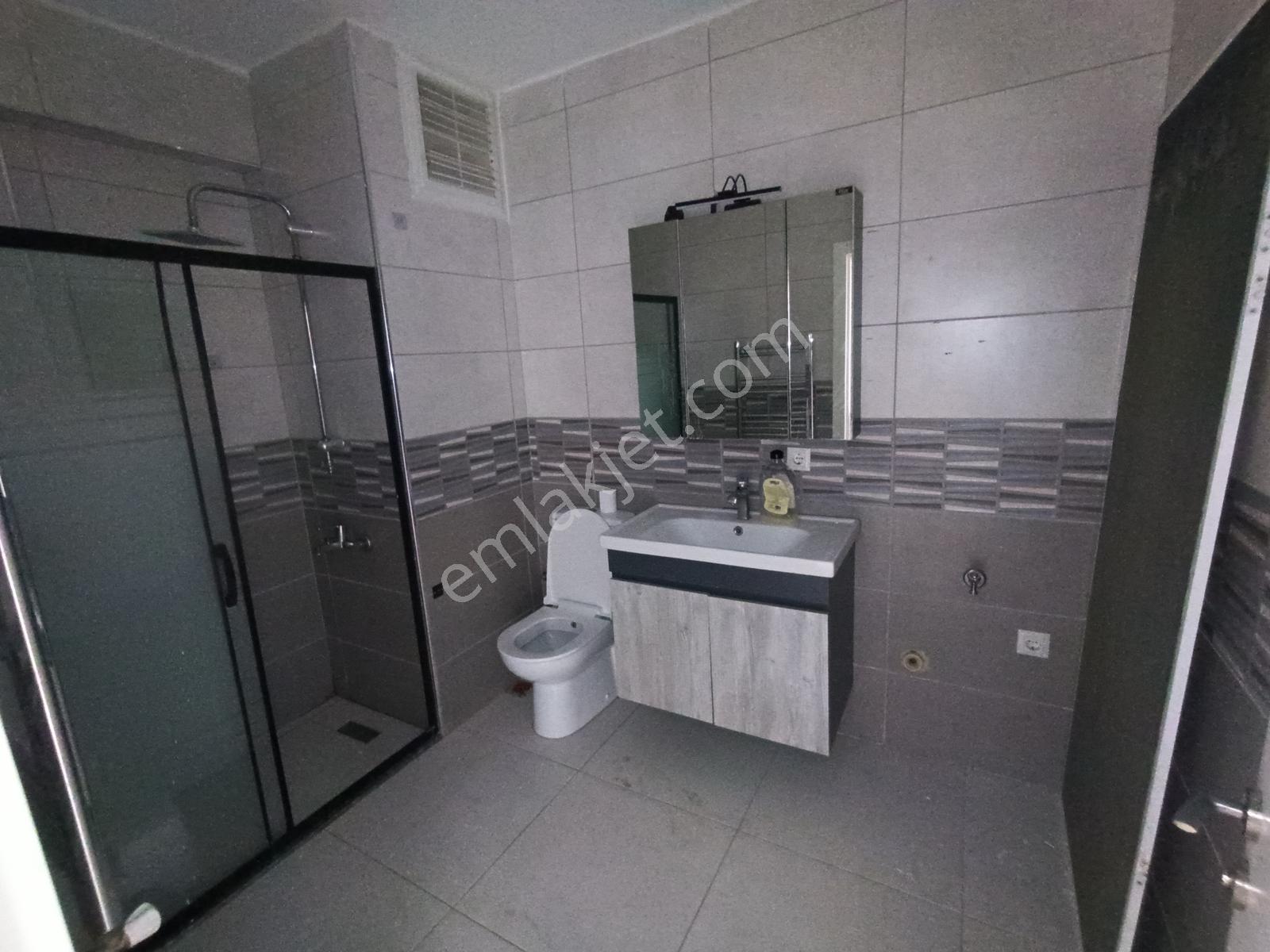 Altınova Mah. Satılık Site İçerisinde Ebeveyn Banyolu Geniş 2+1 — fotoğraf 17