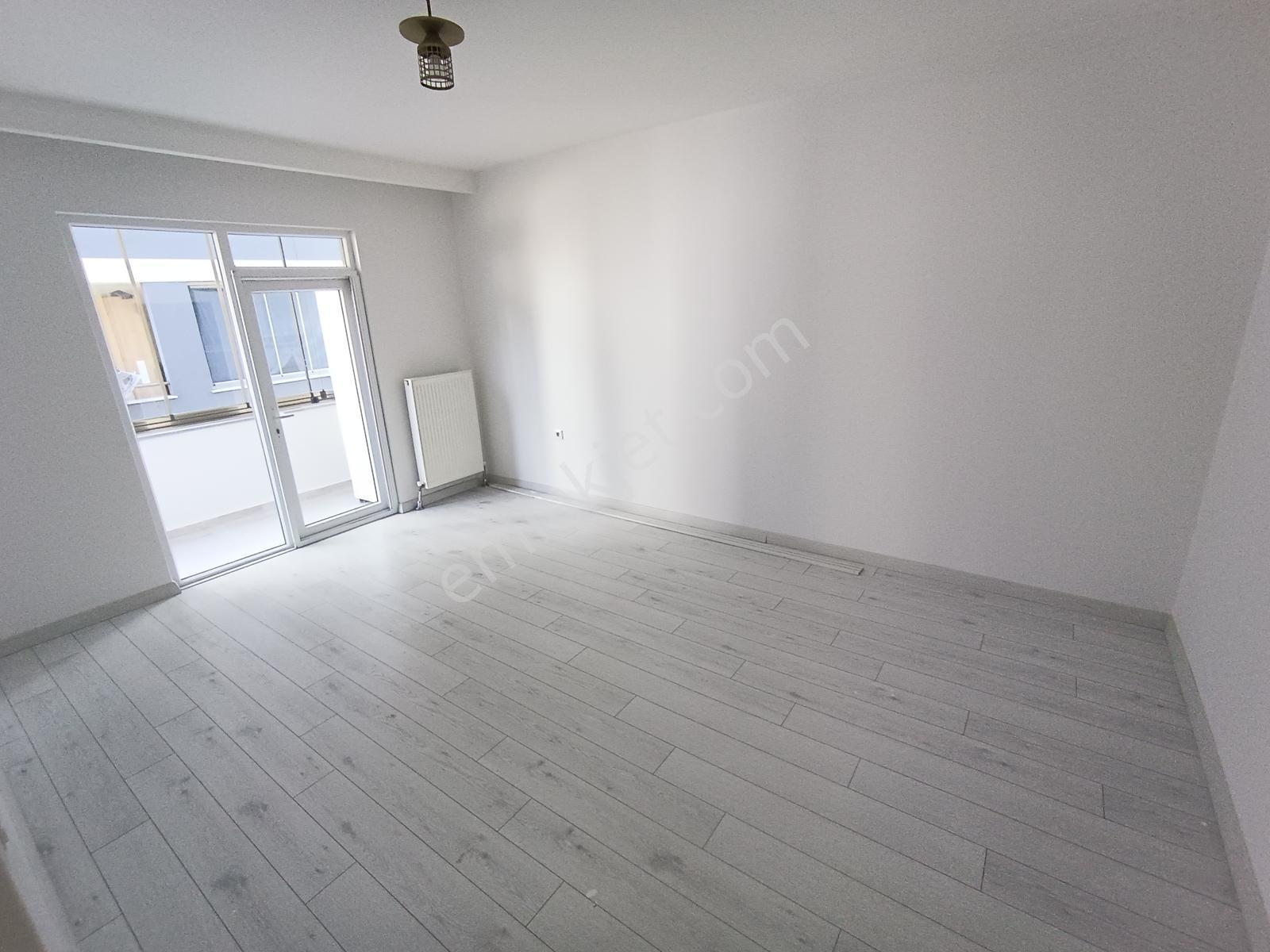 Altınova Mah. Satılık Site İçerisinde Ebeveyn Banyolu Geniş 2+1 — fotoğraf 18