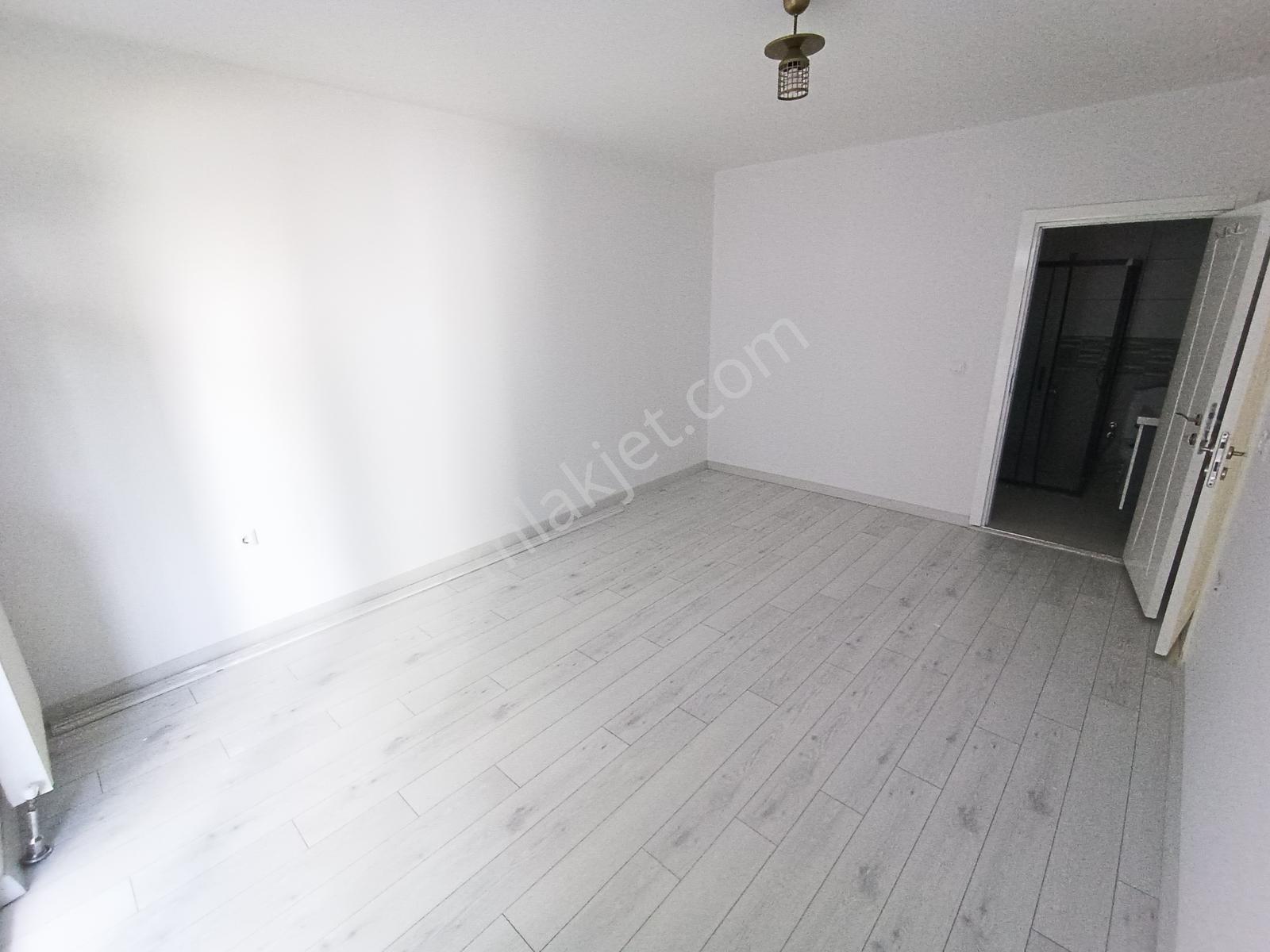 Altınova Mah. Satılık Site İçerisinde Ebeveyn Banyolu Geniş 2+1 — fotoğraf 19