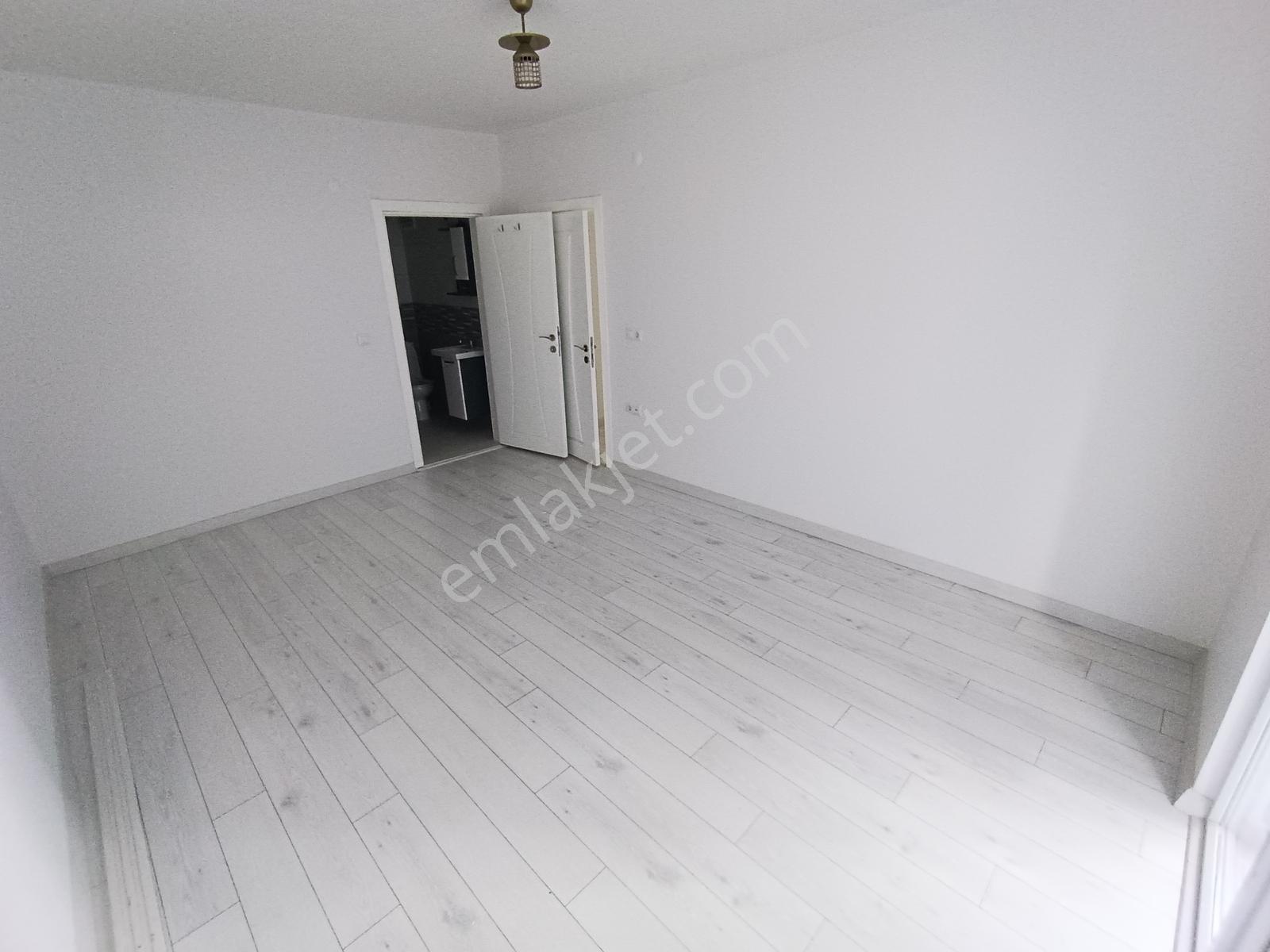 Altınova Mah. Satılık Site İçerisinde Ebeveyn Banyolu Geniş 2+1 — fotoğraf 20