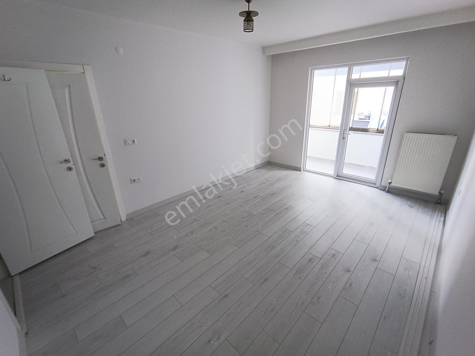 Altınova Mah. Satılık Site İçerisinde Ebeveyn Banyolu Geniş 2+1 — fotoğraf 21
