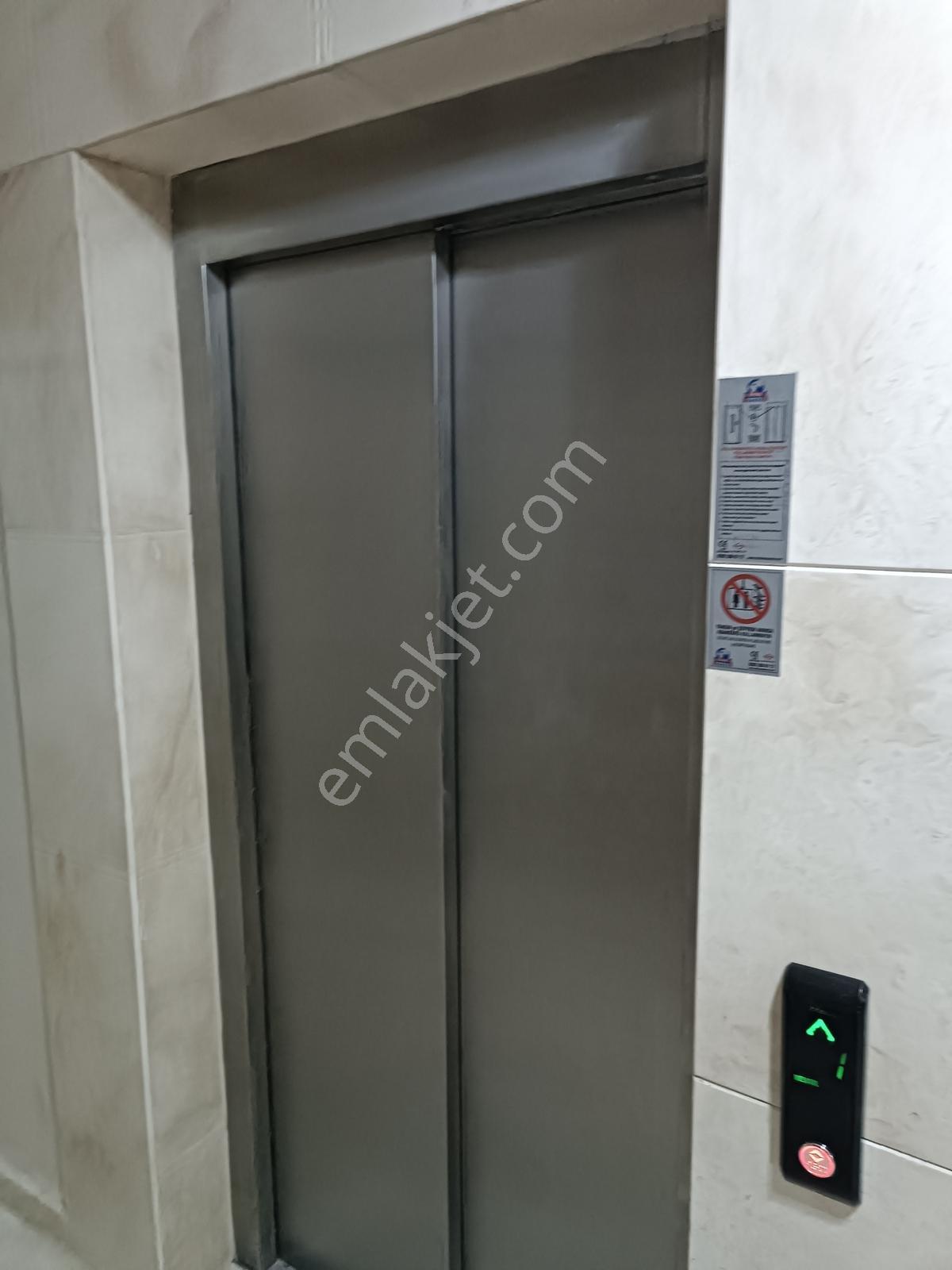 Altınova Mah. Satılık Site İçerisinde Ebeveyn Banyolu Geniş 2+1 — fotoğraf 24