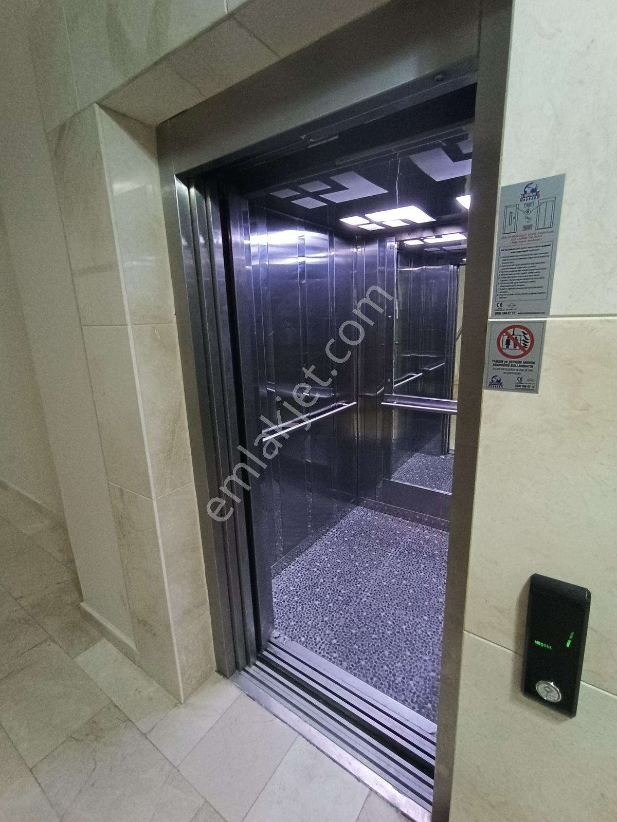 Altınova Mah. Satılık Site İçerisinde Ebeveyn Banyolu Geniş 2+1 — fotoğraf 25
