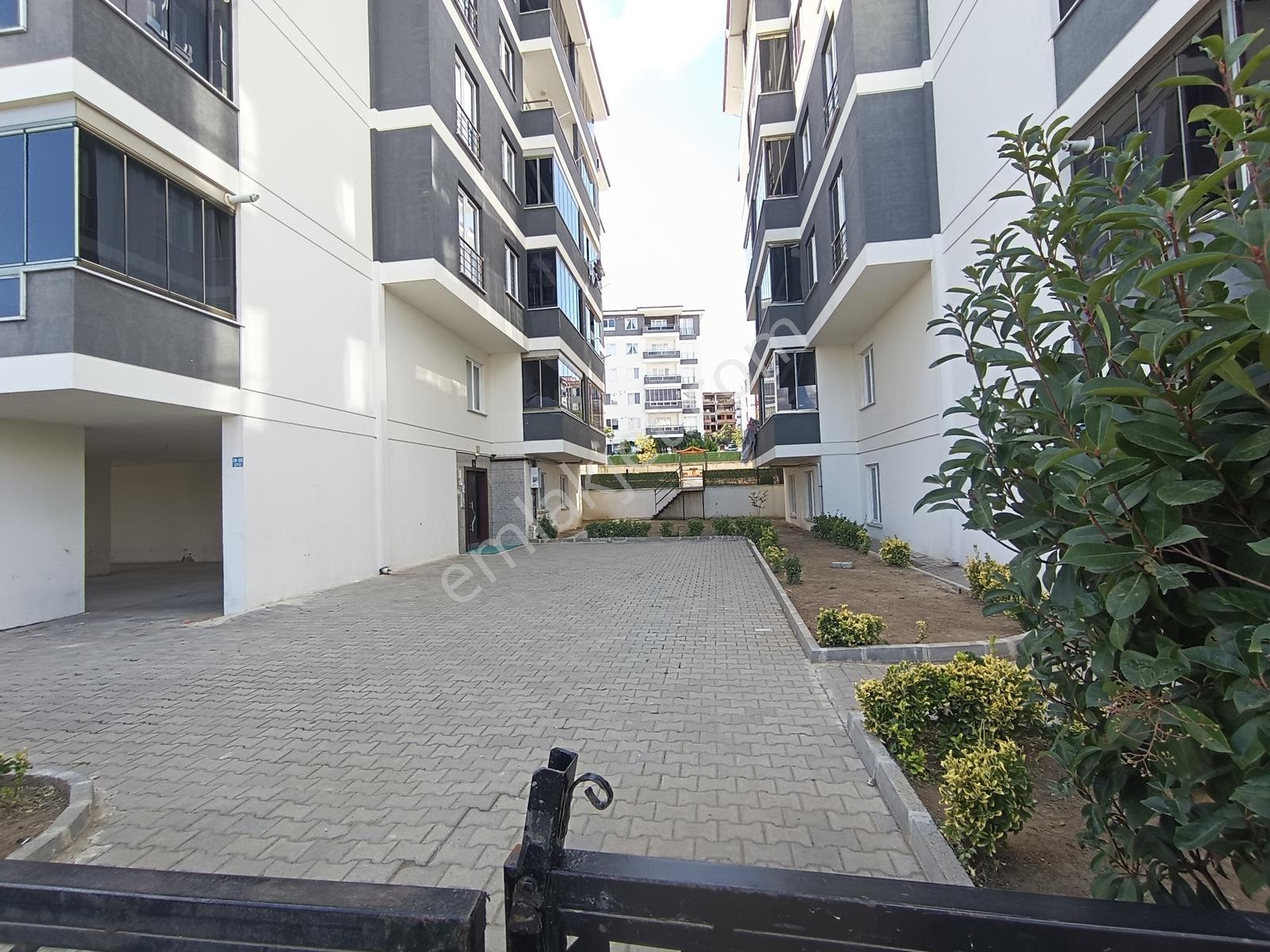 Altınova Mah. Satılık Site İçerisinde Ebeveyn Banyolu Geniş 2+1 — fotoğraf 27