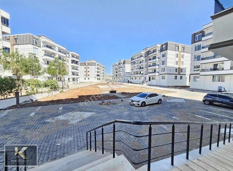 Zümrütkent Caddesi Üzeri Satılık 2+1 Sıfır Daire — fotoğraf 3