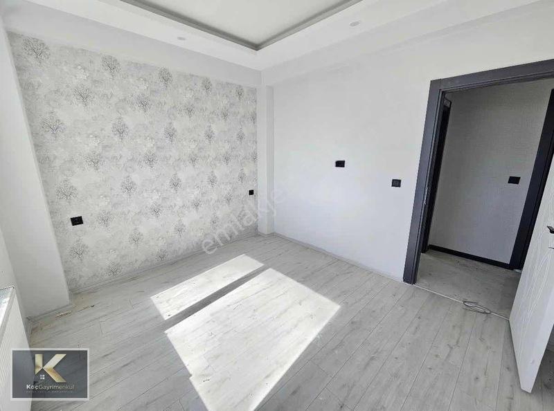 Zümrütkent Caddesi Üzeri Satılık 2+1 Sıfır Daire — fotoğraf 6