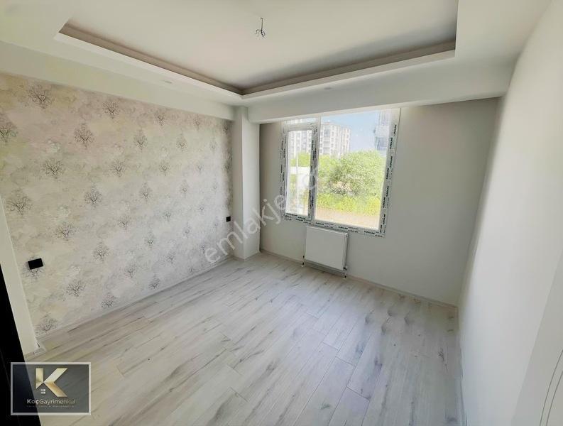 Zümrütkent Caddesi Üzeri Satılık 2+1 Sıfır Daire — fotoğraf 17
