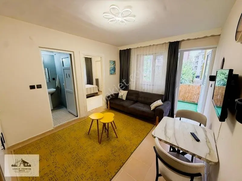 Asmalıevler'de Cadde Üzeri 1+1 Arakat-balkonlu Daire — fotoğraf 2