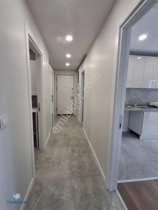 Turyap'tan Marmaray'a Yakın Katta Balkonlu 2+1 — fotoğraf 9