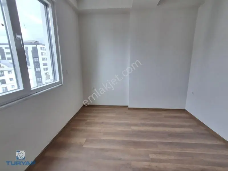 Turyap'tan Marmaray'a Yakın Katta Balkonlu 2+1 — fotoğraf 18