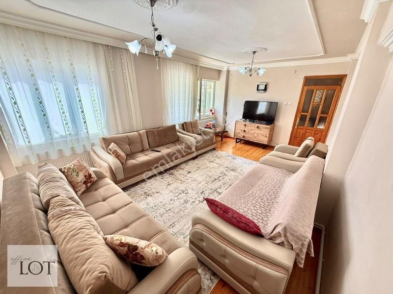 1200 Evler Mahallesinde 3+1 Arakat Çift Cephe Satılık Daire