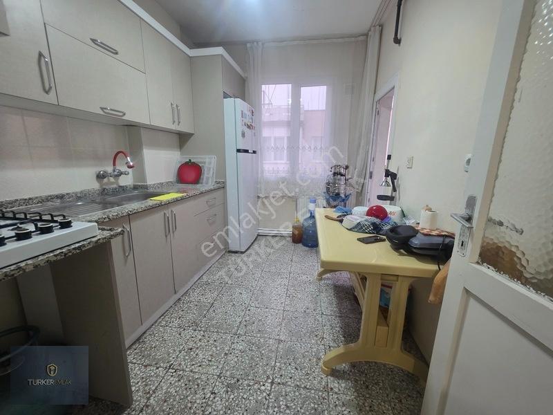 Türker Emlak-merkezde Yatırıma Ve Oturuma Uygun 3+1 Arakat Daire — fotoğraf 7