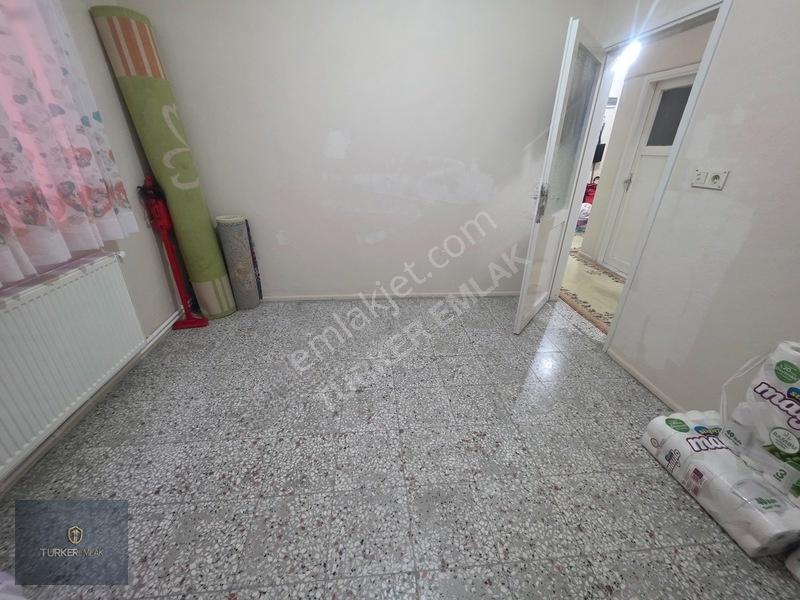 Türker Emlak-merkezde Yatırıma Ve Oturuma Uygun 3+1 Arakat Daire — fotoğraf 15