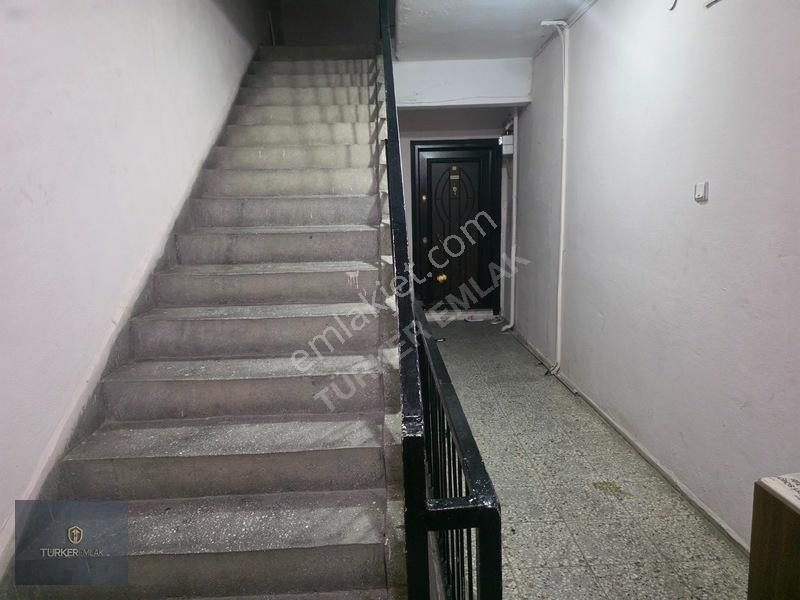 Türker Emlak-merkezde Yatırıma Ve Oturuma Uygun 3+1 Arakat Daire — fotoğraf 33