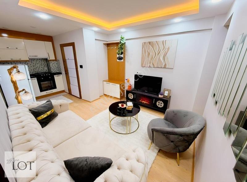 Atalar Mahallesinde Arakat Eşyalı 1+1 Satılık Apart