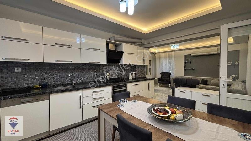 Adapazarı Yenigünde 147 M² 3+1 Ara Kat Daire + 60 M² Dükkân