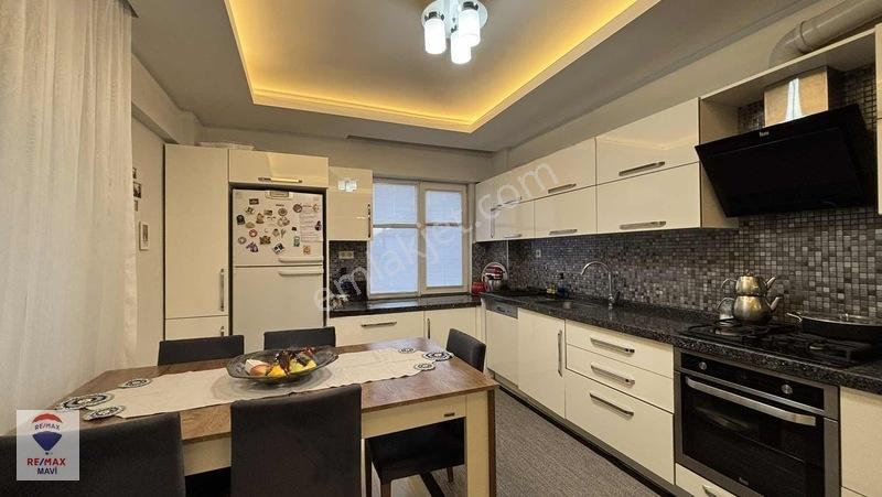 Adapazarı Yenigünde 147 M² 3+1 Ara Kat Daire + 60 M² Dükkân — fotoğraf 2