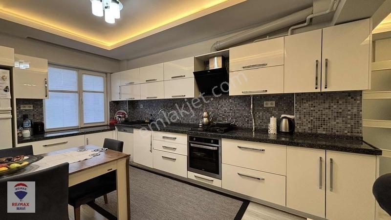 Adapazarı Yenigünde 147 M² 3+1 Ara Kat Daire + 60 M² Dükkân — fotoğraf 5