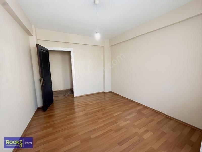 Adapazarı Reji Sok. 60 M2 Kapalı Garaj+ Kilerli 230m² 3+1 Daire — fotoğraf 14