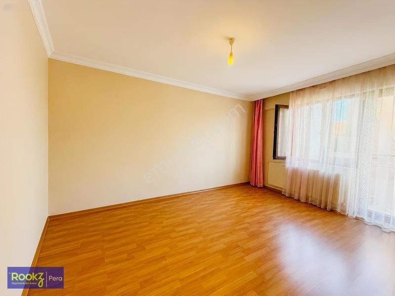 Adapazarı Reji Sok. 60 M2 Kapalı Garaj+ Kilerli 230m² 3+1 Daire — fotoğraf 17