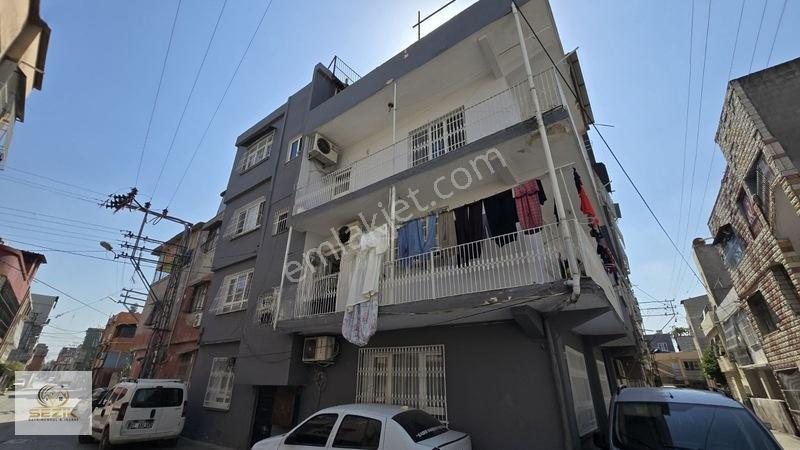 Şakirpaşa Onur Mh.salı Pazarı Civarı Köşe Başı 4 Katlı Müstakil