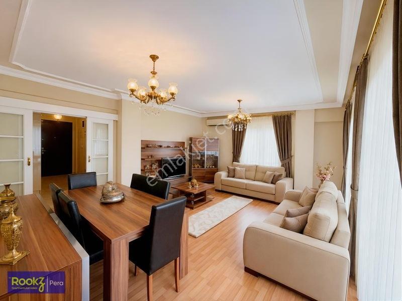 Adapazarı Reji Sok. 60 M2 Kapalı Garaj+ Kilerli 210m² 3+1 Daire