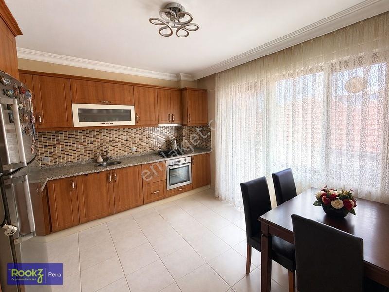 Adapazarı Reji Sok. 60 M2 Kapalı Garaj+ Kilerli 210m² 3+1 Daire — fotoğraf 3