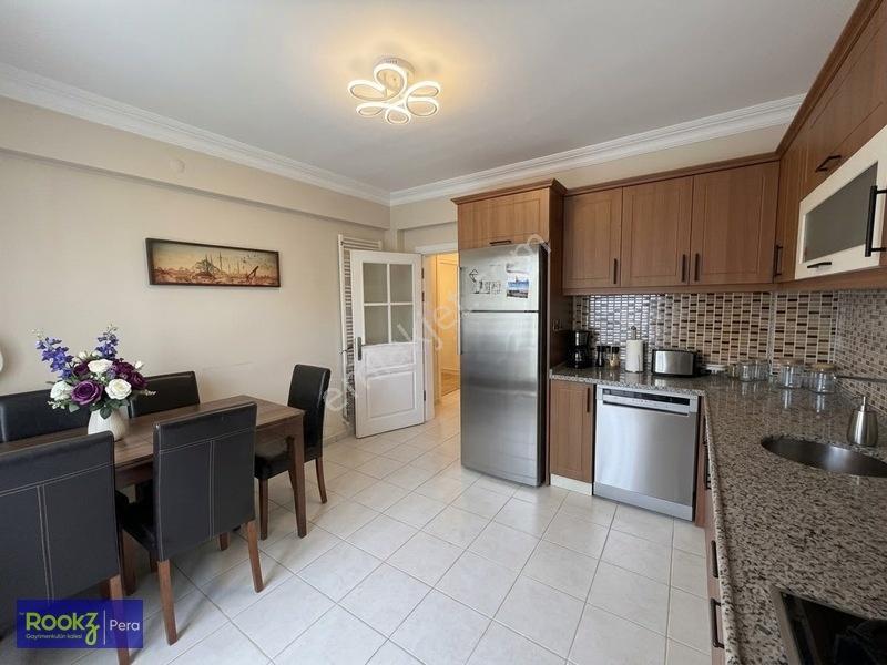 Adapazarı Reji Sok. 60 M2 Kapalı Garaj+ Kilerli 210m² 3+1 Daire — fotoğraf 4