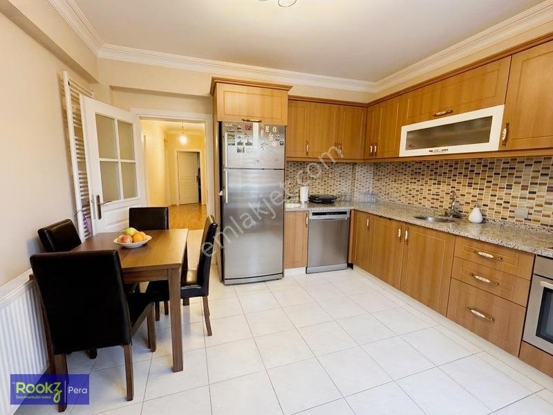 Adapazarı Reji Sok. 60 M2 Kapalı Garaj+ Kilerli 210m² 3+1 Daire — fotoğraf 5