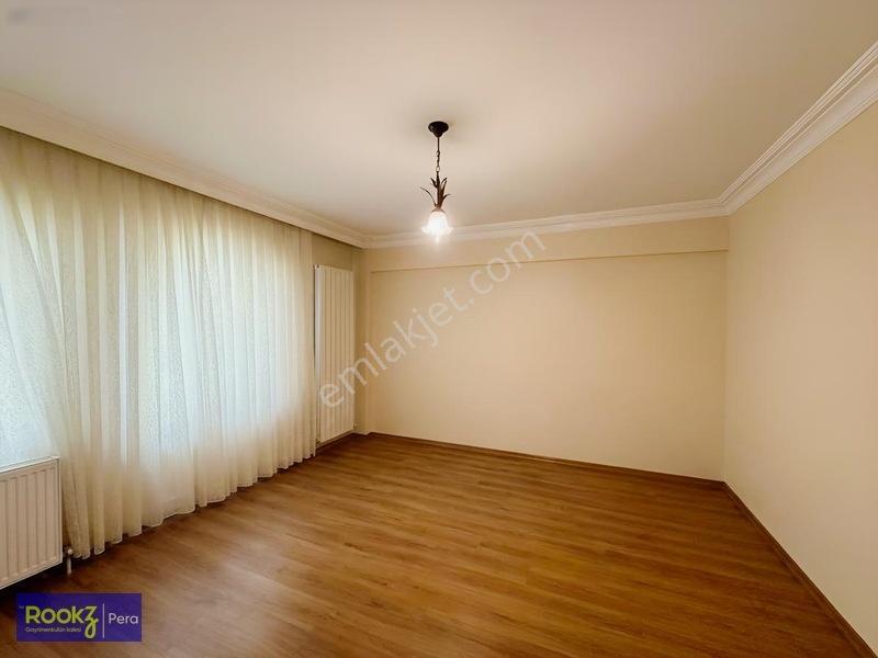Adapazarı Reji Sok. 60 M2 Kapalı Garaj+ Kilerli 210m² 3+1 Daire — fotoğraf 8