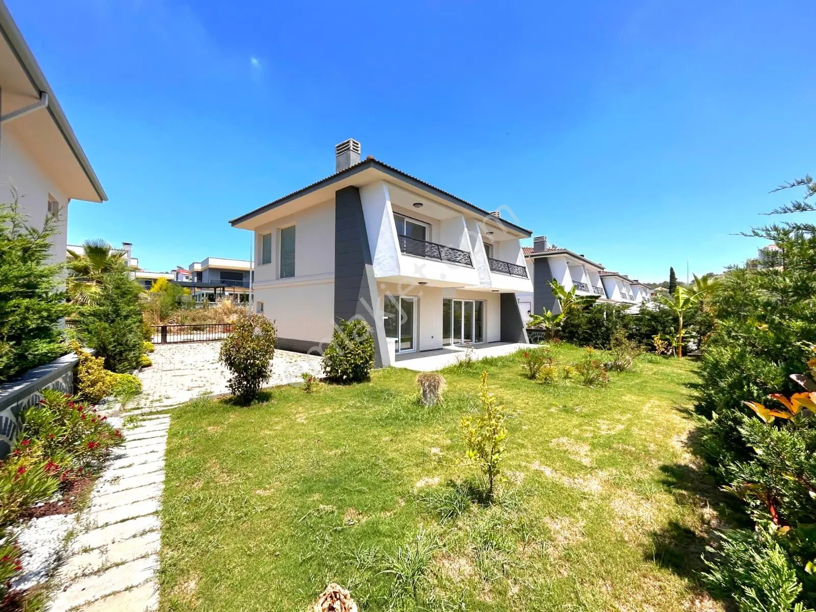 Kuşadası Avm Bölgesinde Satılık 4+1 Müstakil Doğalgazlı Villalar — fotoğraf 17