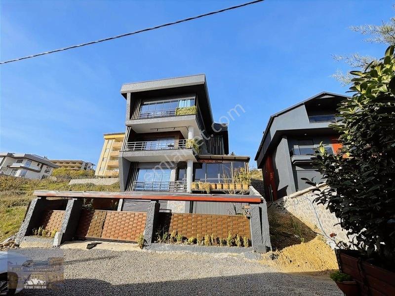 Yaylacık Mah.'De Satılık 4+2 Eşyalı Tripleks Villa