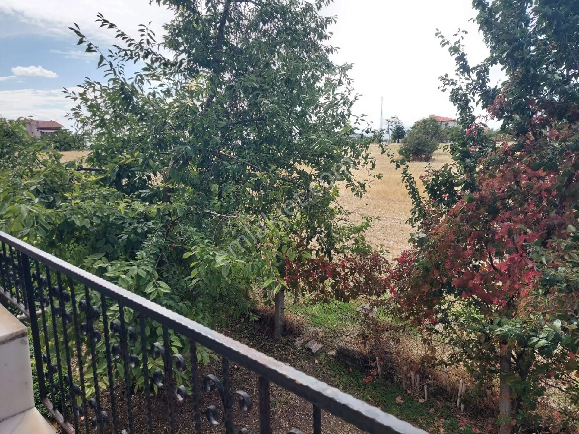 Karakuyu Mahallesi'nde Satılık 300 M²arsa İçinde 5+1 Geniş Villa — fotoğraf 3