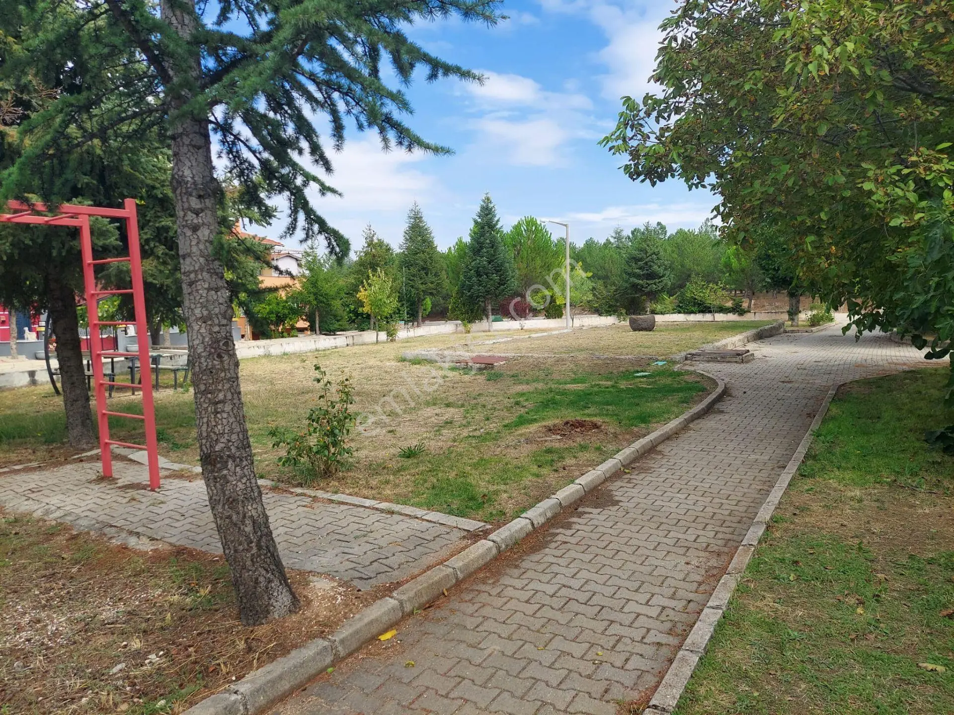 Karakuyu Mahallesi'nde Satılık 300 M²arsa İçinde 5+1 Geniş Villa — fotoğraf 4