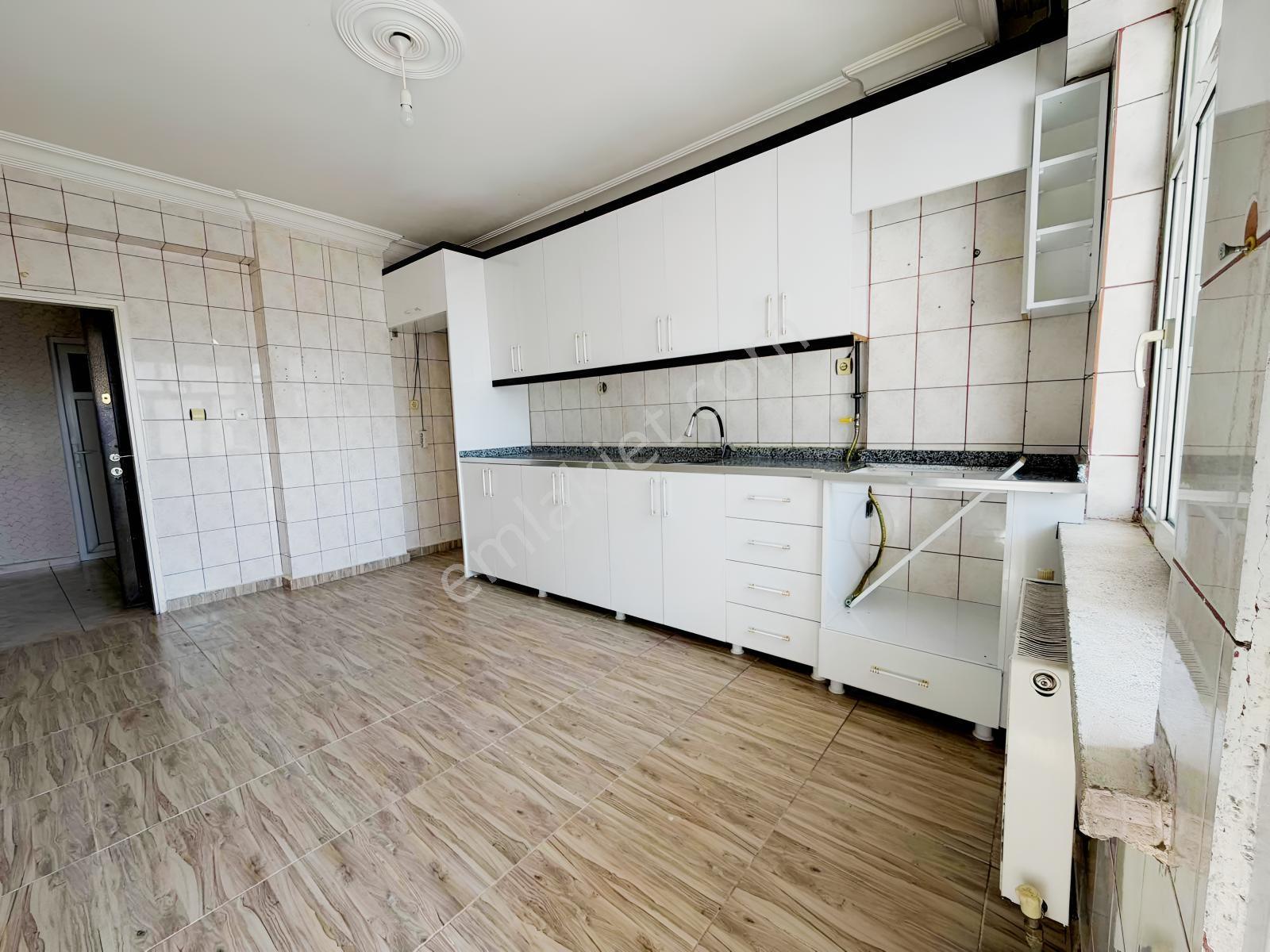 Kayapınar Belediyesi Yanı Acil Ödemeden Satılık 3+1 Daire