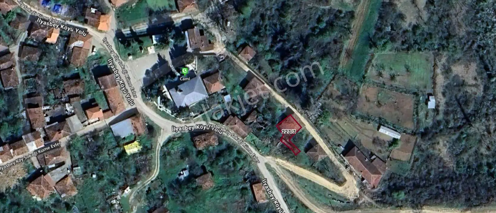 Satılık Köy İçi İmarlı 162 Metre Kare Arsa Ve Eski Ahşap Ev