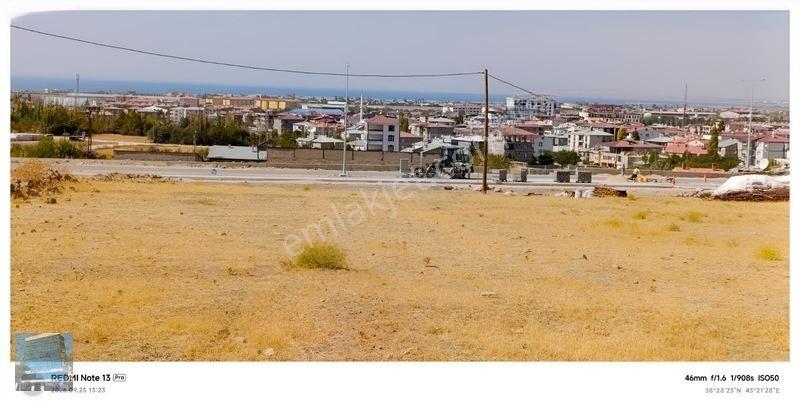 Muazzam Göl Ve Şehir Manzaralı Arsa — fotoğraf 3