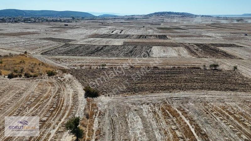 Mecidiye Köyünde Barajın Hemen Yanında Satılık 3.264 M2 Tarla — fotoğraf 2