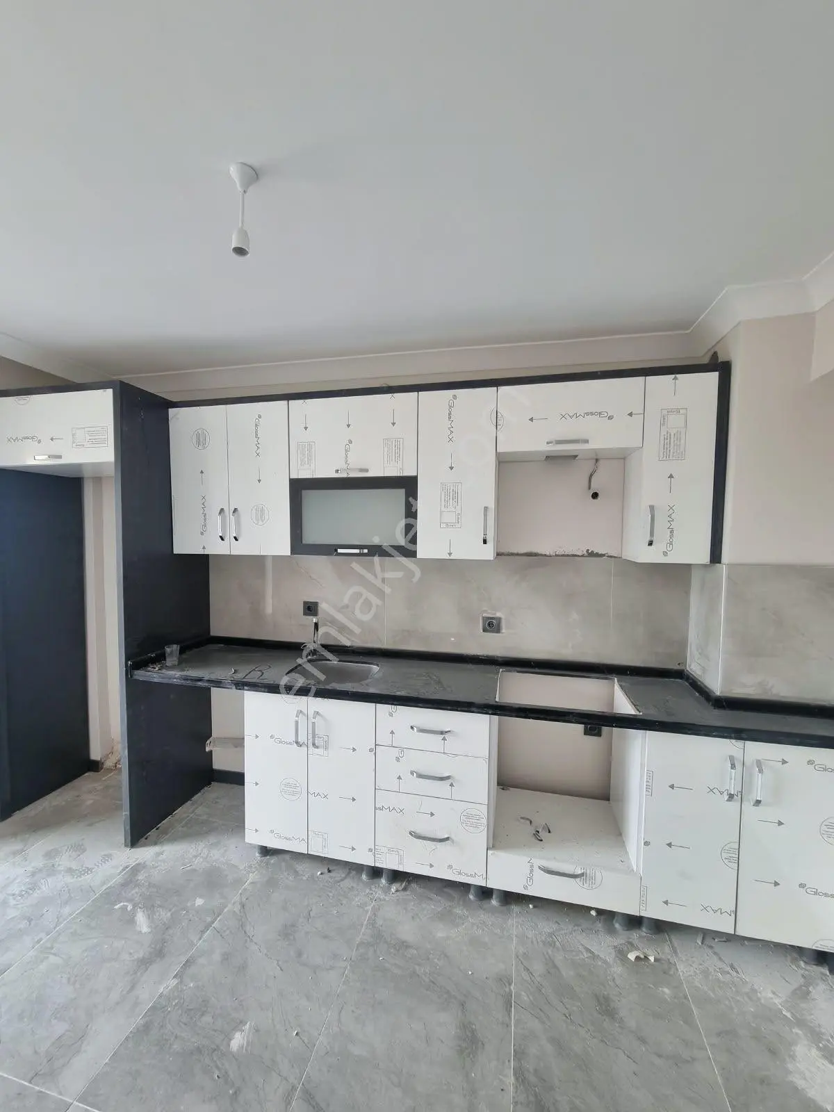 Gülemlak'Tan Ferudunçelik Mevkii 6.Kat Güney Batı Cephe Ful Yapılı Daire