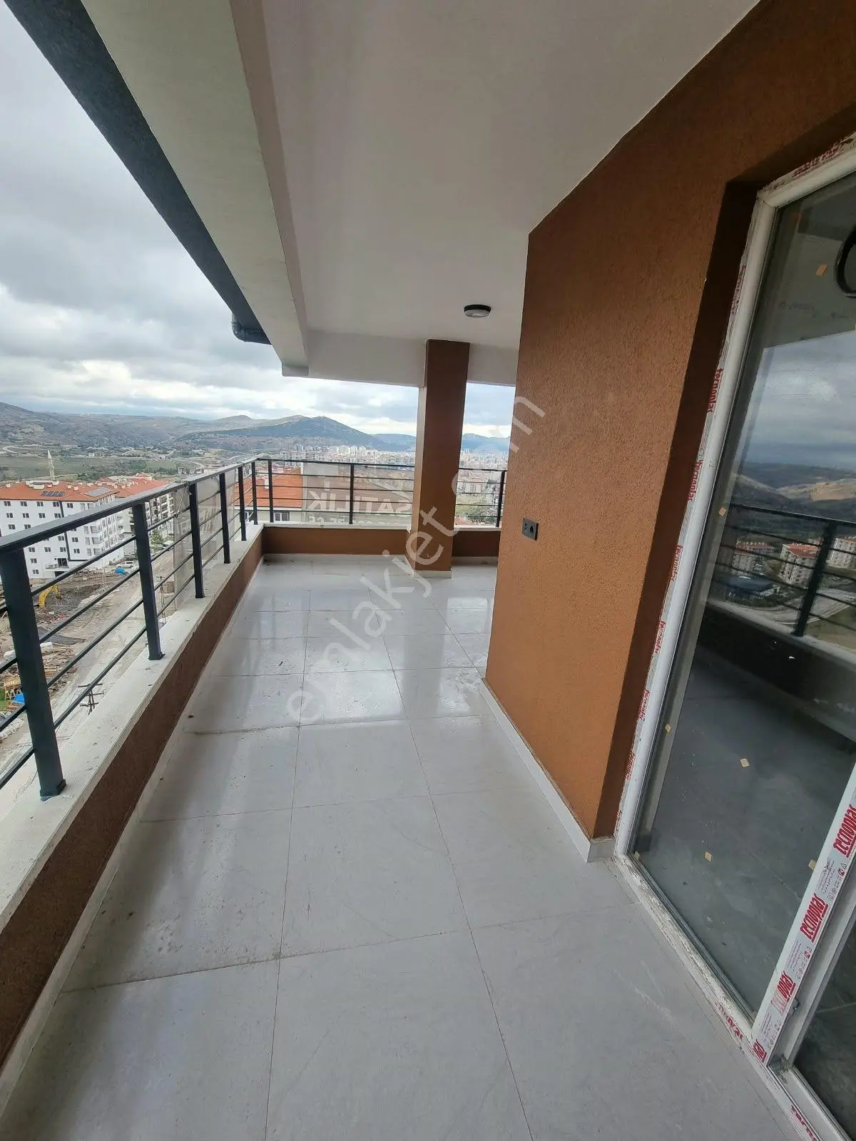 Gülemlak'tan Ferudunçelik Mevkii 6.kat Güney Batı Cephe Ful Yapılı Daire — fotoğraf 3