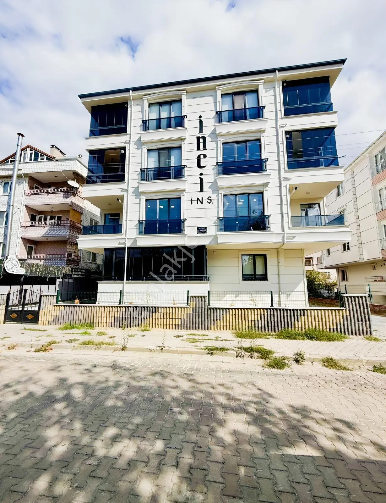 Zafer Mah.Park Karşısı Ara Kat Krediye Uygun 2+1 Satılık Daire