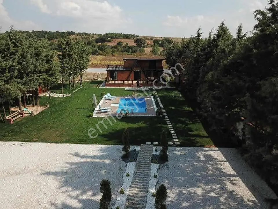 Lüleburgaz Karaağaç Köyünde 2500 M² Havuzlu Bahçeli Özel Yaşam