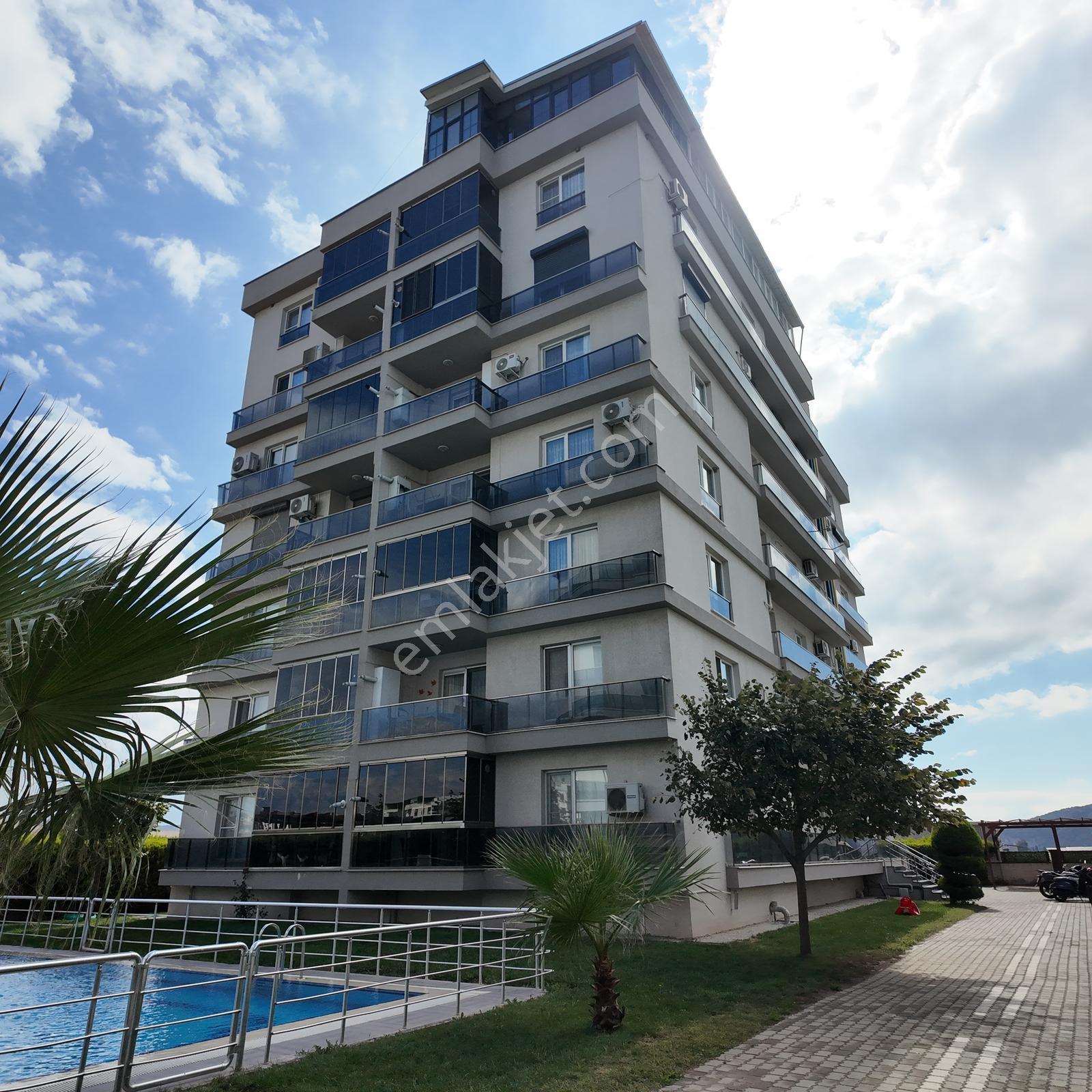 Hürriyet Green Life Sitesinde Ekstralı 240 M2 5+1 Lüks Daire