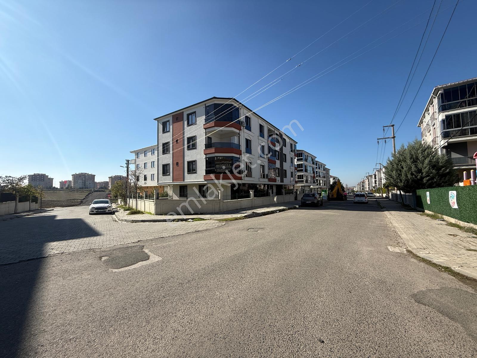 8 Kasım Mh.okullar Bölgesinde Satılık 3+1 Kapalı Otoparklı Daire — fotoğraf 2