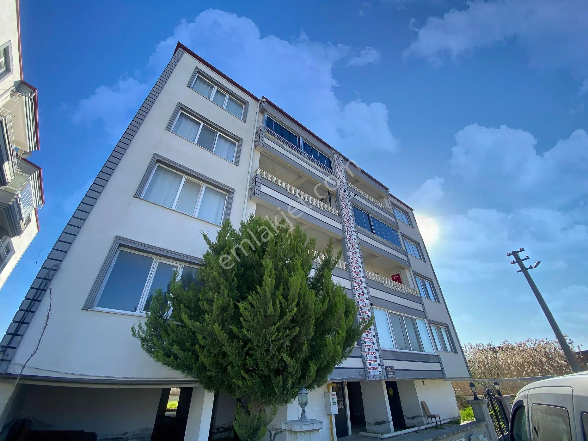 Aktif'ten Akçay Merkezde Satılık Denize 200mt Arakat Ebeveyn Banyolu 2+1 Daire — fotoğraf 3