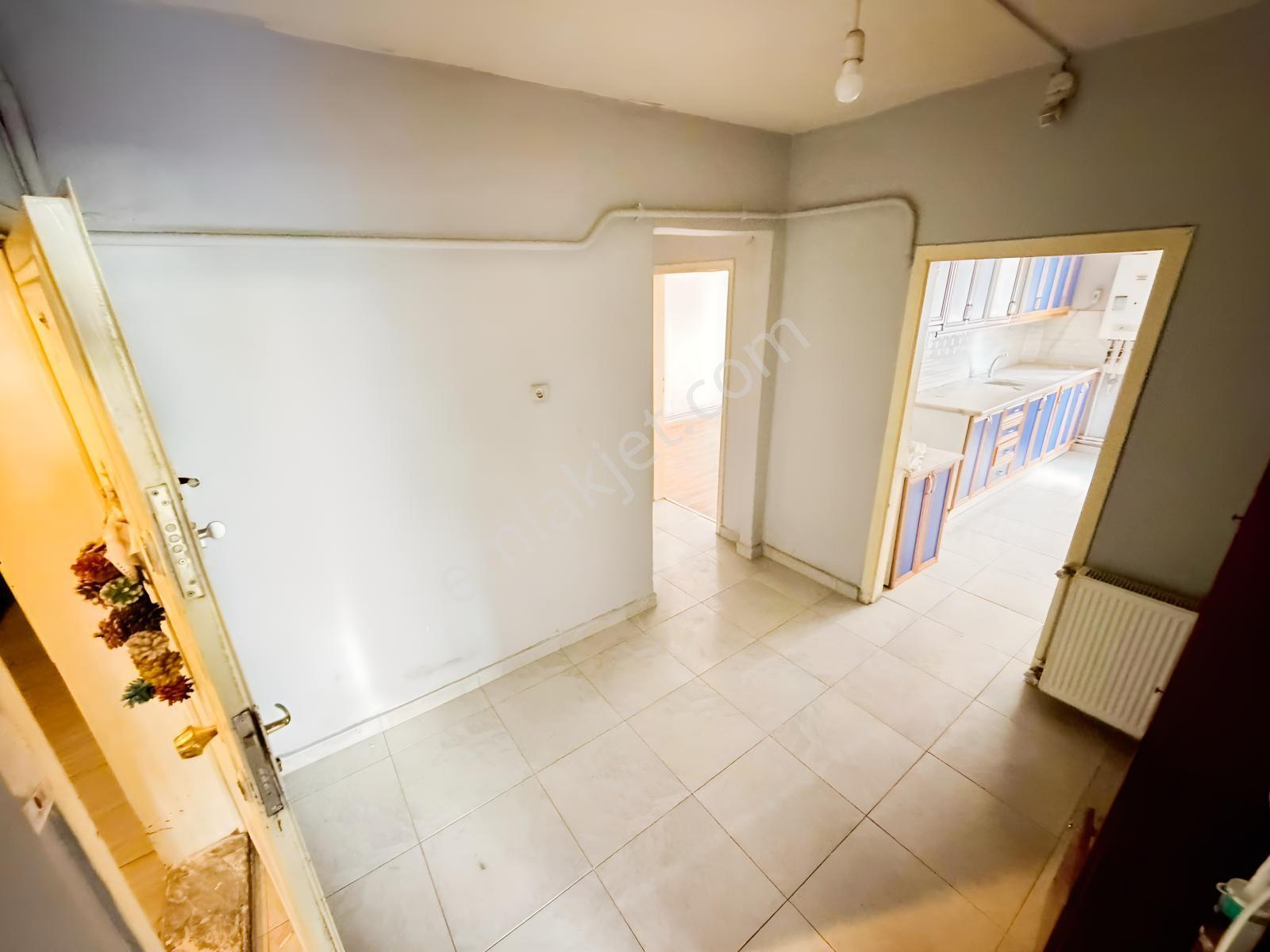 Es'as'tan İstasyon Mahallesinde 3+1 Okul Yakını Satılık Daire — fotoğraf 2